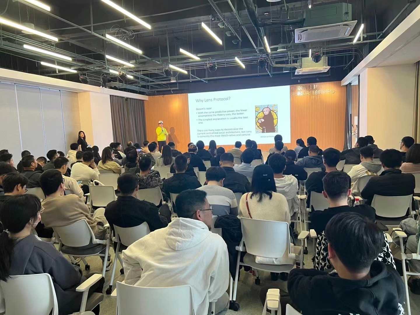 烧伤妈妈生日将在ICU度过：重症病房里的母爱与坚强