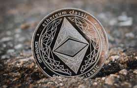 比特币为何在轧空后触及4个月高点？回落至10.3万美元的原因是什么？