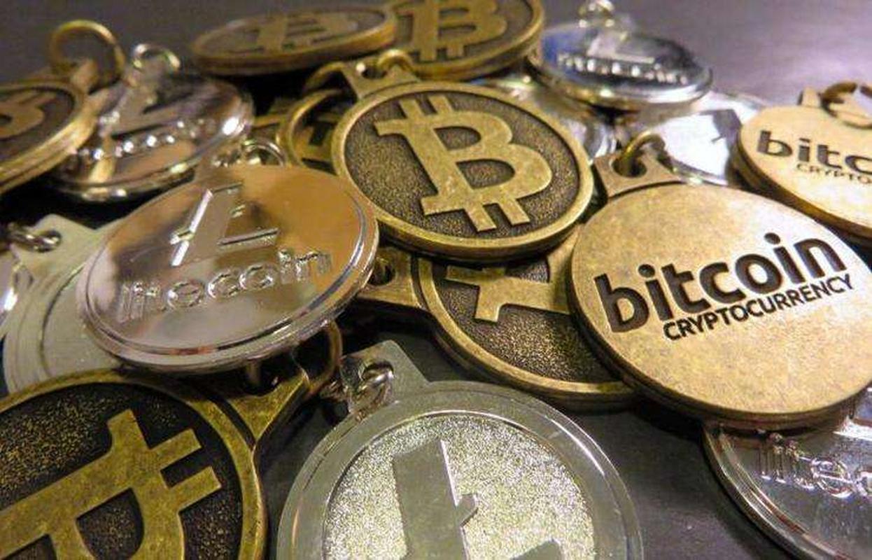 交易员Eugene预计市场将继续下跌而非反弹，尤其是山寨币，这是否意味着投资者应谨慎布局？